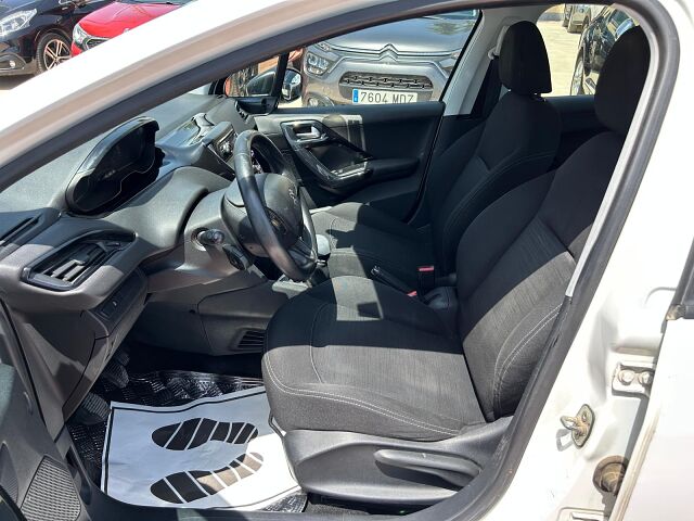 PEUGEOT 208 ACTIVE 1.4 HDI MANUAL SPANISH LHD IN SPAIN 142000 MILES SUPERB 2013